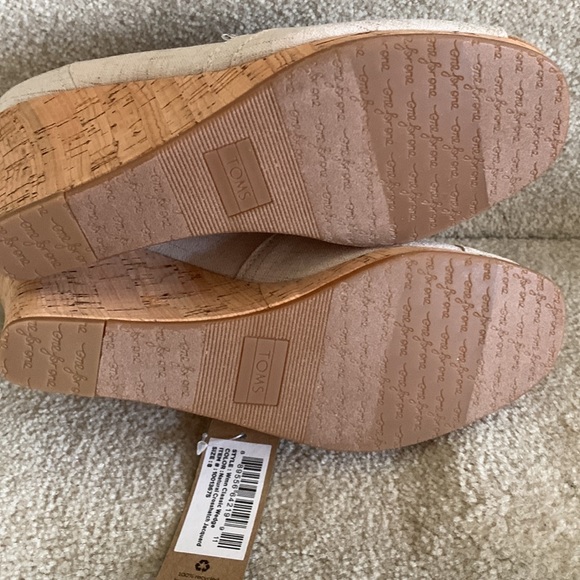 NWT/NIB TOMS CLASSIC WEDGE SLIP-ON - Picture 6 of 6